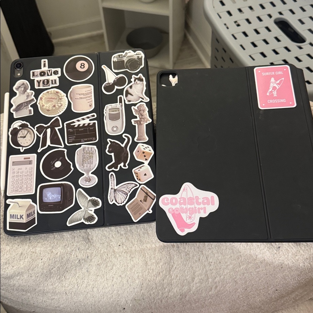 APPLE IPAD WITH APPLE PENCIL AND 2 CASES (ipad is cracked)